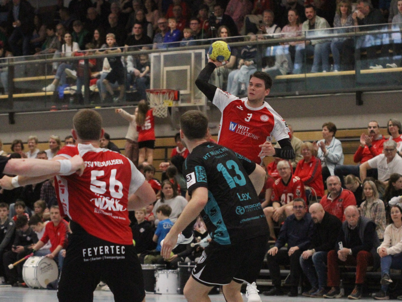 Torwurf / Handballspieler der MadDogs 